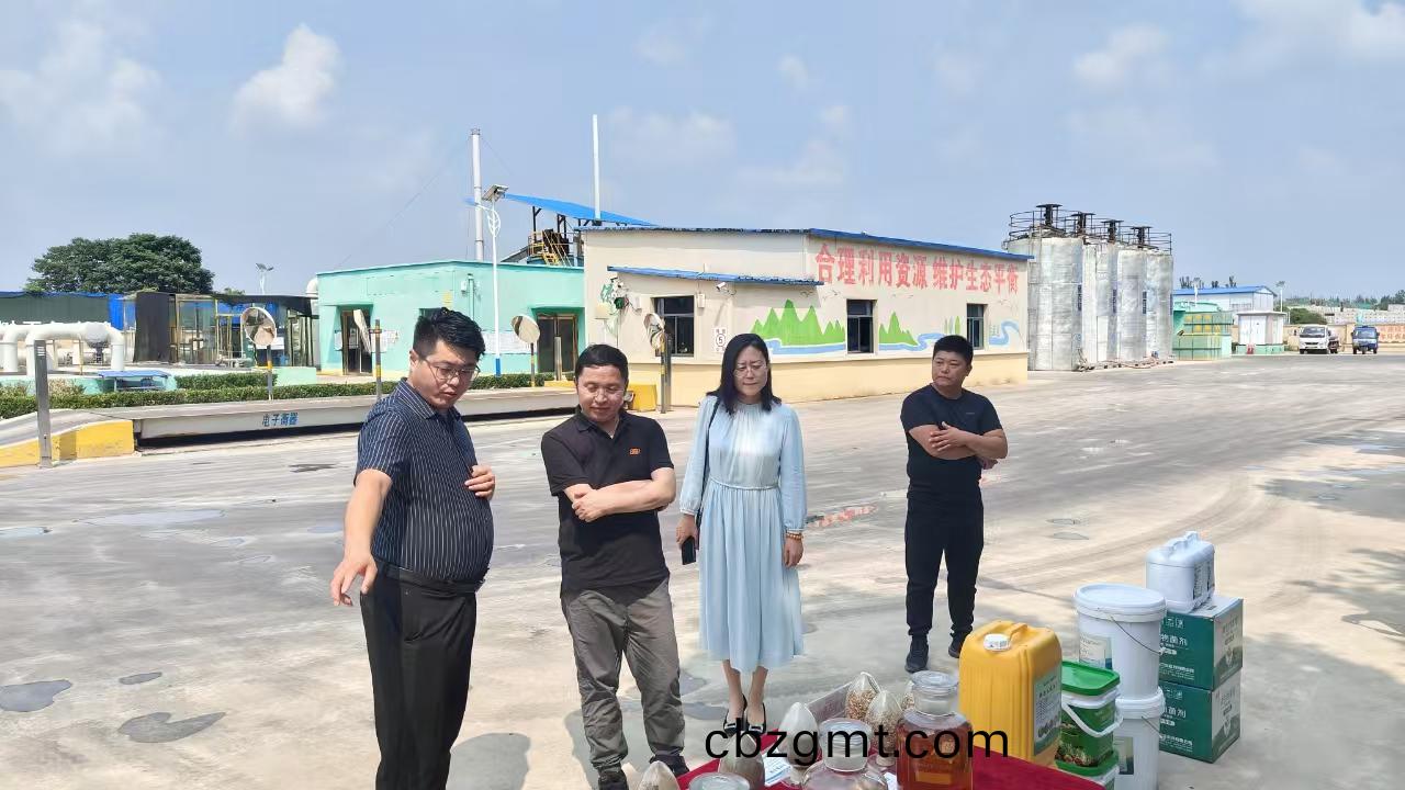 山東舜天(tian)集糰與(yu)臨(lin)沂大學資源環境學(xue)院儸(luo)啟(qi)仕(shi)教授共(gong)謀畜禽(qin)糞(fen)汚資(zi)源(yuan)化(hua)利用新(xin)篇章(zhang)