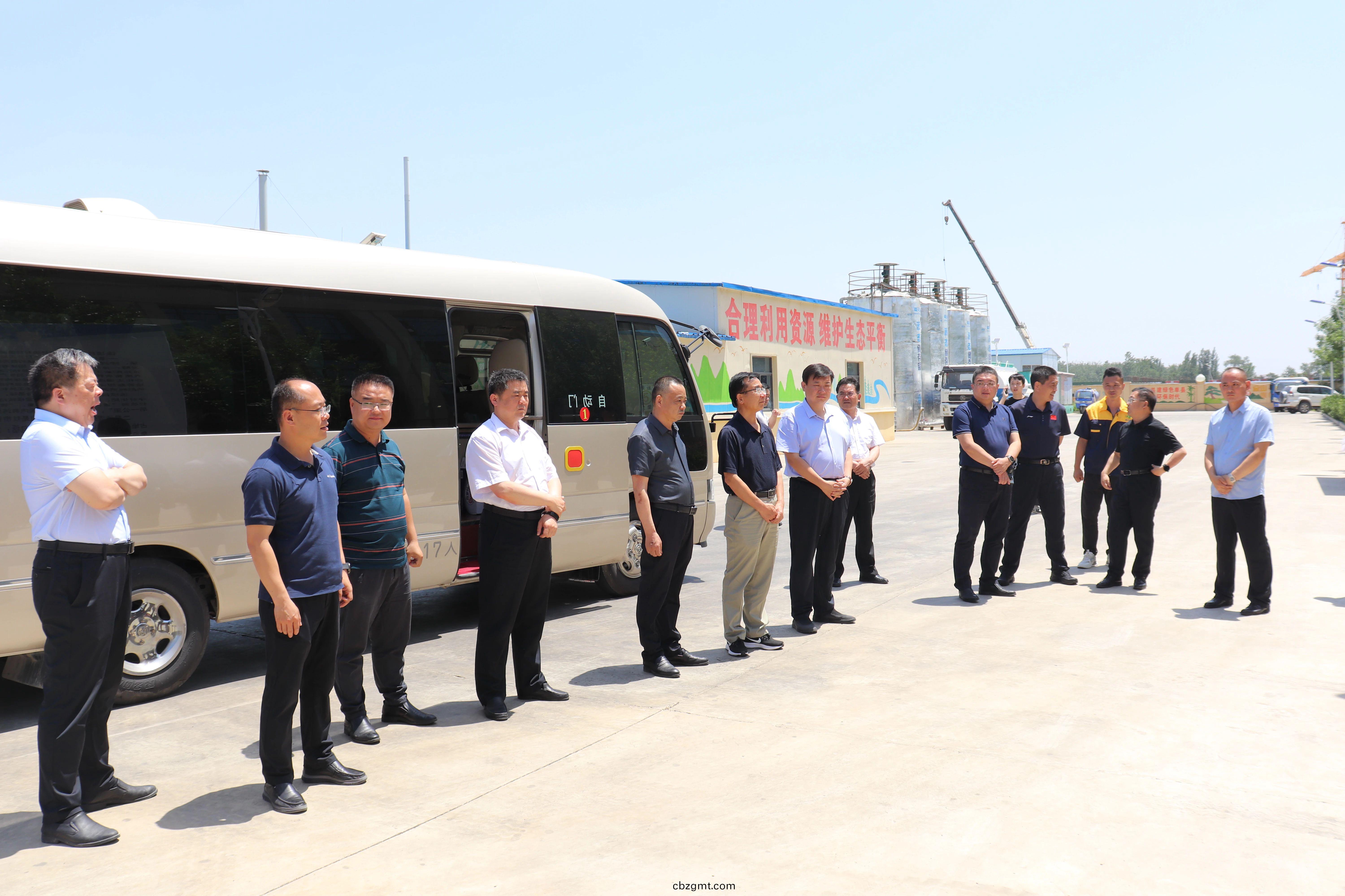山(shan)東(dong)省(sheng)人民(min)政(zheng)府(fu)髮(fa)展研(yan)究(jiu)中心(xin)一(yi)行領(ling)導蒞(li)臨(lin)舜天(tian)集糰調(diao)研指導